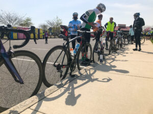 a group of bicyclists are lined up on the side of the road
