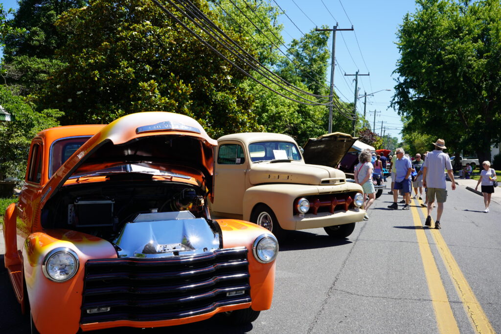 a group of cars parked on the side of a road